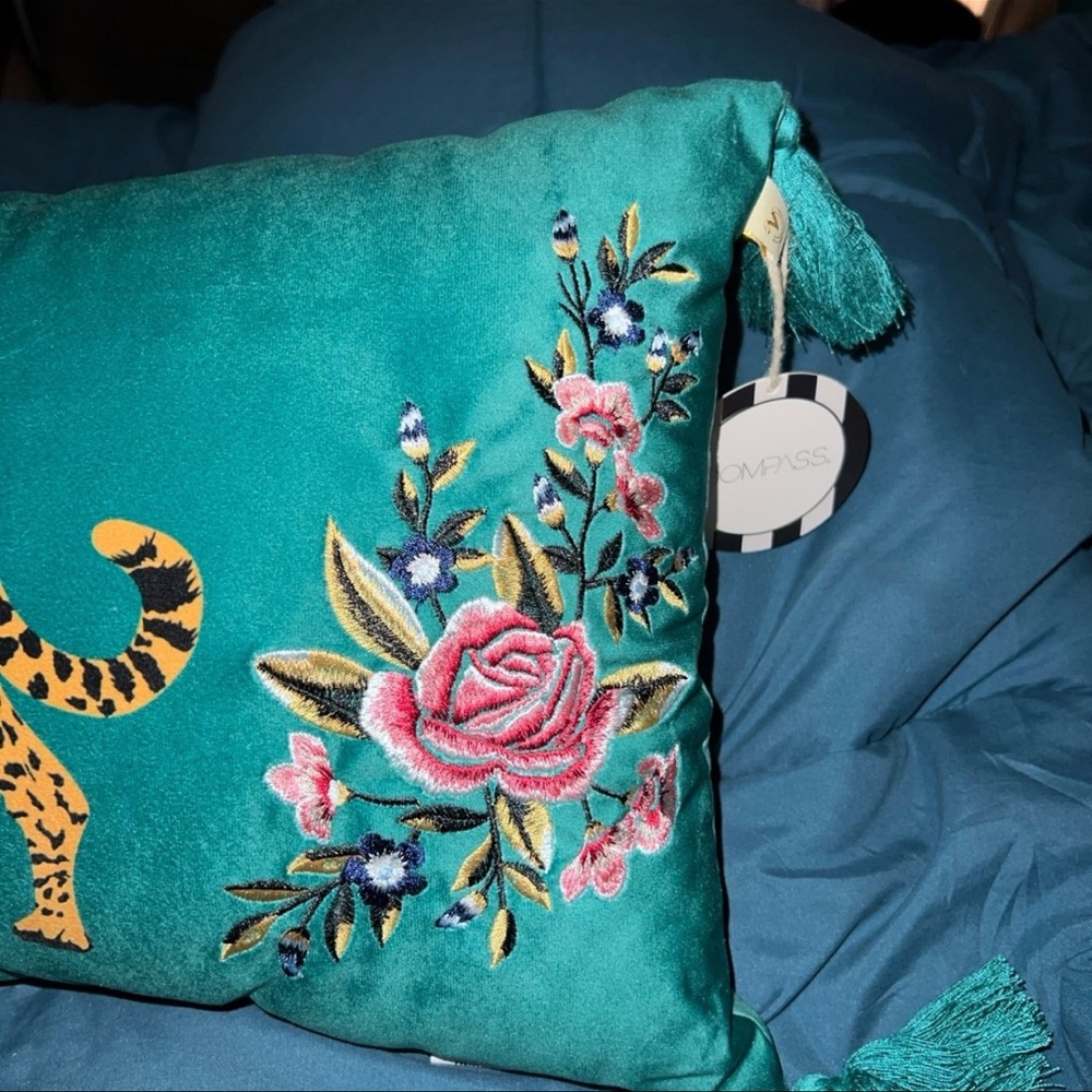 NEW W/ TAGS TEAL VELVET LEOPARD & FLORAL EMBROIDERY 22” X 13” DECO PLW - Picture 4 of 7